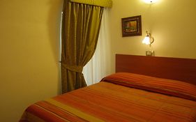 Bed & Breakfast Hostel H24